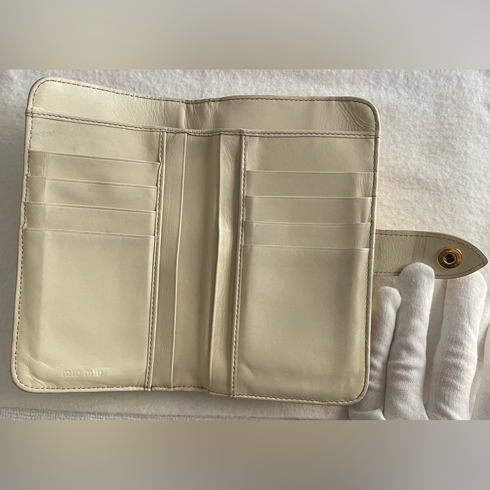 Miu Miu Vintage Authentic Cream Crocodile-Embossed Kiss-Lock/Snappy Snap Wallet - Picture 6 of 17